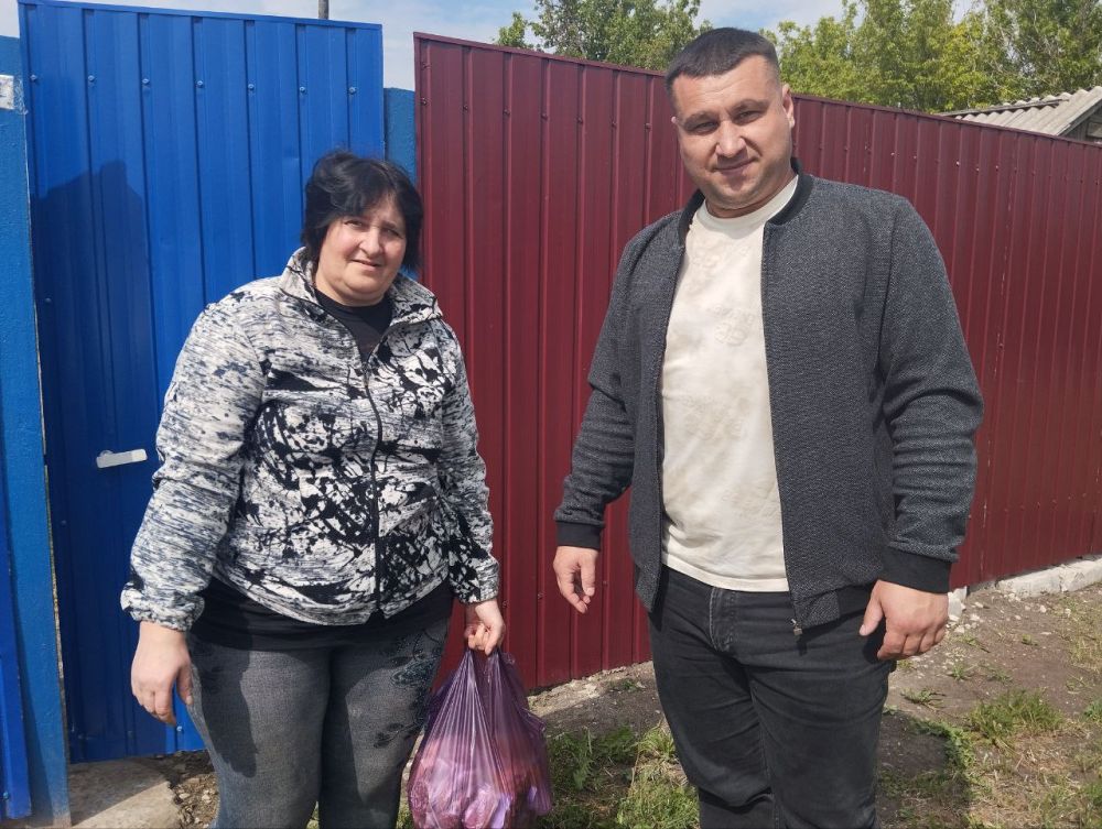В преддверии Дня Победы глава Белокуракинского округа Ольга Кучерявая и заместитель главы Алексей Баган посетили семьи участников специальной военной операции (СВО) и ветеранов, чтобы поздравить их с приближающимся праздником В преддверии Дня Победы глава Белокуракинского округа Ольга Кучерявая и заместитель главы Алексей Баган посетили семьи участников специальной военной операции (СВО) и ветеранов, чтобы поздравить их с приближающимся праздником