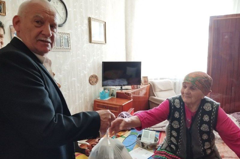 В селе Александровка в преддверии Дня Победы долгожителям вручили поздравительные письма от Президента РФ В селе Александровка в преддверии Дня Победы долгожителям вручили поздравительные письма от Президента РФ