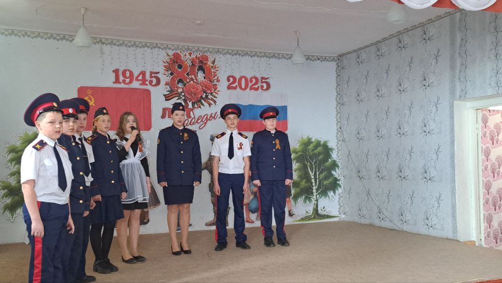 В "Станично-Луганской средней школе имени Грекова П.М. " прошёл торжественный концерт, посвящённый 80-летию Великой Победы В "Станично-Луганской средней школе имени Грекова П.М. " прошёл торжественный концерт, посвящённый 80-летию Великой Победы