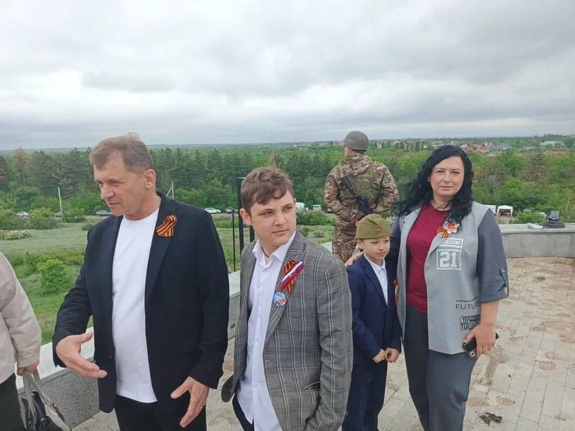 Отдаем дань памяти погибшим героям Отдаем дань памяти погибшим героям