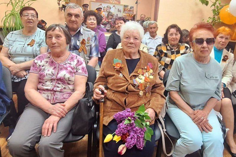 Праздничный концерт «Я помню! Я горжусь!» состоялся в Свердловском комплексном центре Праздничный концерт «Я помню! Я горжусь!» состоялся в Свердловском комплексном центре