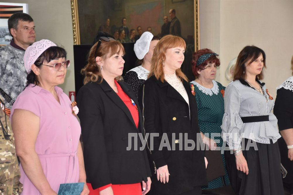В Краснодоне открылась выставка «Победный май» В Краснодоне открылась выставка «Победный май»