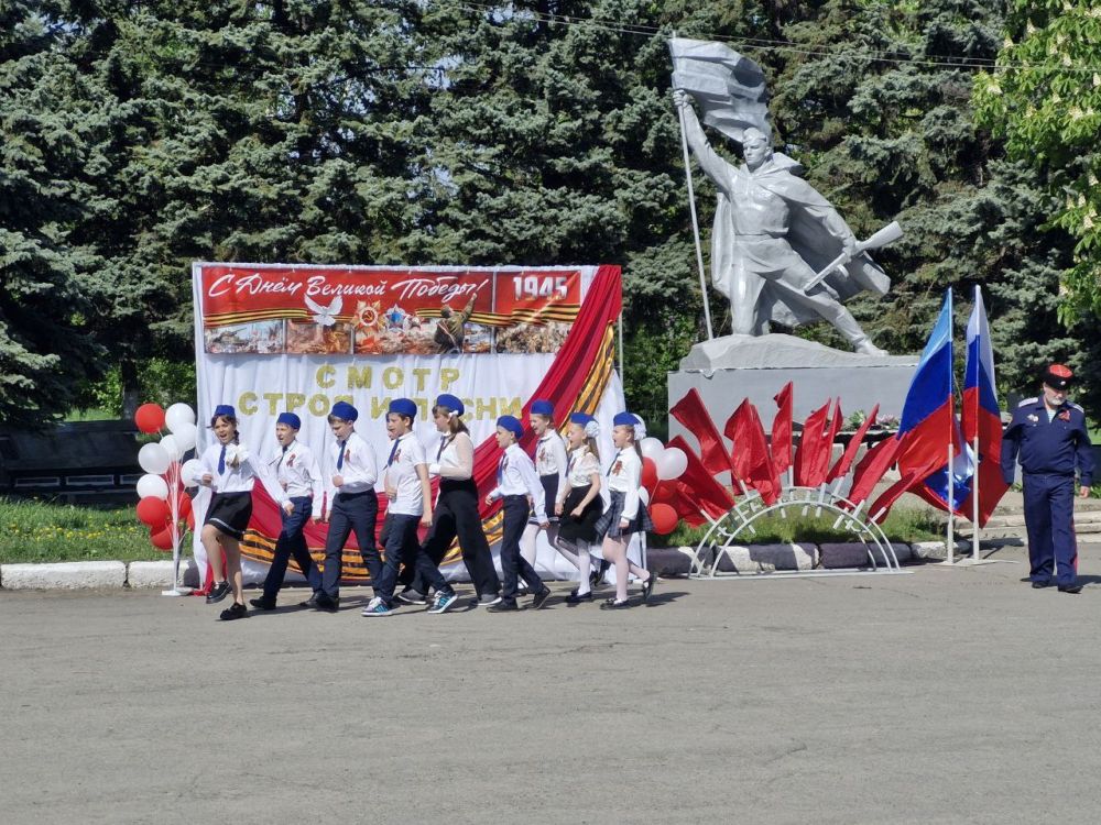 В Ясеновской гимназии им.Ю.В.Стеценко прошел традиционный конкурс "Смотр строя и песни", посвящённый 80-летию Победы в Великой Отечественной войне В Ясеновской гимназии им.Ю.В.Стеценко прошел традиционный конкурс "Смотр строя и песни", посвящённый 80-летию Победы в Великой Отечественной войне