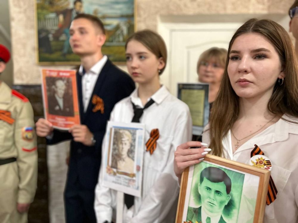 Великая память живёт в наших сердцах! Великая память живёт в наших сердцах!