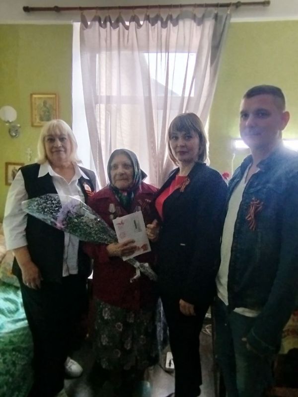 Сегодня первый заместитель Главы Администрации Краснодонского муниципального округа Анна Гончарова совместно с заместителем Главы Администрации Максимом Толкачевым и Председателем территориальной избирательной комиссии... Сегодня первый заместитель Главы Администрации Краснодонского муниципального округа Анна Гончарова совместно с заместителем Главы Администрации Максимом Толкачевым и Председателем территориальной избирательной комиссии...