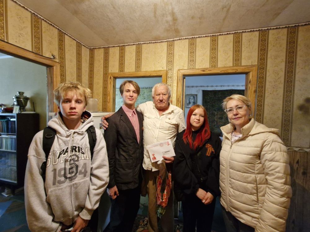 В преддверии празднования 80-летия Великой Победы ветераны, труженики тыла, участники войны, проживающие в Стаханове, Ирмино и Алмазной, получают поздравительные письма от Президента Российской Федерации Владимира... В преддверии празднования 80-летия Великой Победы ветераны, труженики тыла, участники войны, проживающие в Стаханове, Ирмино и Алмазной, получают поздравительные письма от Президента Российской Федерации Владимира...