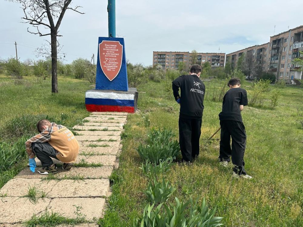 В преддверии празднования 80-й годовщины Великой Победы по всей стране проходят экологические мероприятия по уборке территории около памятников, обелисков, монументов В преддверии празднования 80-й годовщины Великой Победы по всей стране проходят экологические мероприятия по уборке территории около памятников, обелисков, монументов