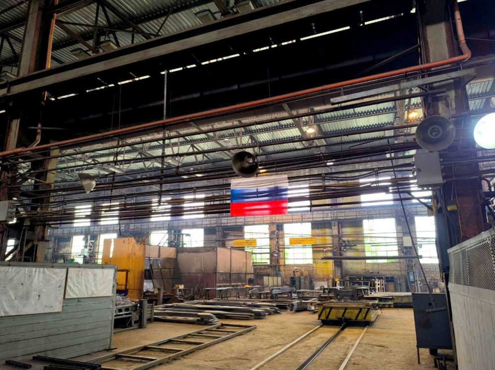Завод «Лугамаш» после вступления в 2023 году в свободную экономическую зону начал проводить модернизацию и техническое переоснащение, а а также увеличил численность сотрудников и повысил зарплату Завод «Лугамаш» после вступления в 2023 году в свободную экономическую зону начал проводить модернизацию и техническое переоснащение, а а также увеличил численность сотрудников и повысил зарплату