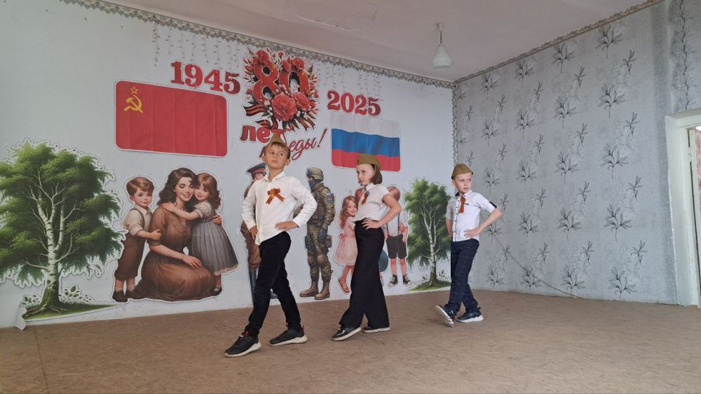 В "Станично-Луганской средней школе имени Грекова П.М. " прошёл торжественный концерт, посвящённый 80-летию Великой Победы В "Станично-Луганской средней школе имени Грекова П.М. " прошёл торжественный концерт, посвящённый 80-летию Великой Победы