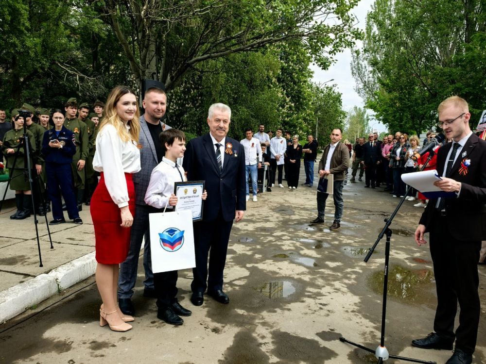 Виктор Водолацкий: В Луганской Народной Республике подведены итоги конкурса сочинений «День Победы в моей семье», организованного региональным отделением партии «Единая Россия» Виктор Водолацкий: В Луганской Народной Республике подведены итоги конкурса сочинений «День Победы в моей семье», организованного региональным отделением партии «Единая Россия»