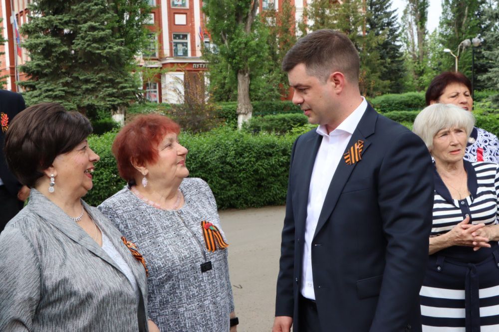 Евгений Бондарь: На этой неделе в нашем округе работает руководитель Администрации Главы и Правительства Удмуртской Республики Александр Журавлев Евгений Бондарь: На этой неделе в нашем округе работает руководитель Администрации Главы и Правительства Удмуртской Республики Александр Журавлев
