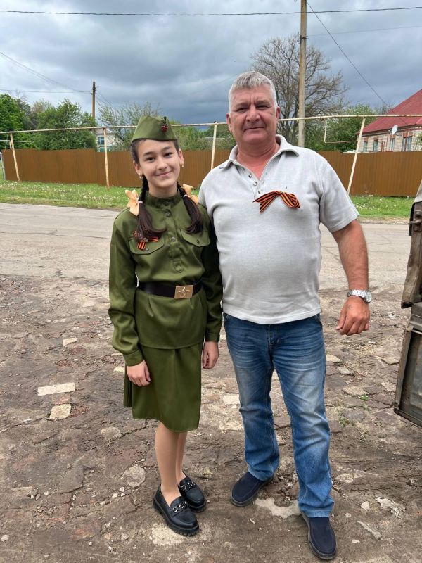 Филиал «Дом культуры с.Чугинка» вместе с участниками кружков провели акцию «Георгиевская лента» Филиал «Дом культуры с.Чугинка» вместе с участниками кружков провели акцию «Георгиевская лента»