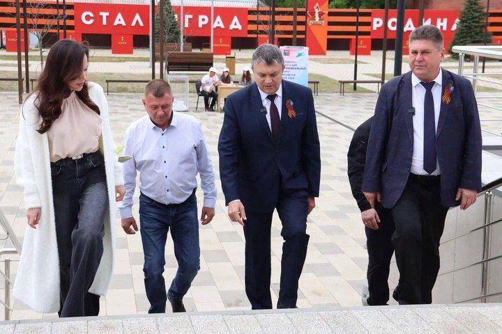 В Станице Луганской завершили реставрацию площади Героев Сталинграда В Станице Луганской завершили реставрацию площади Героев Сталинграда