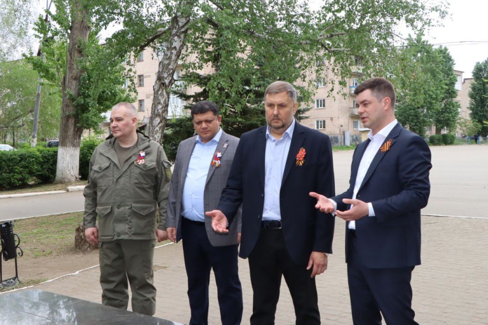Евгений Бондарь: На этой неделе в нашем округе работает руководитель Администрации Главы и Правительства Удмуртской Республики Александр Журавлев Евгений Бондарь: На этой неделе в нашем округе работает руководитель Администрации Главы и Правительства Удмуртской Республики Александр Журавлев