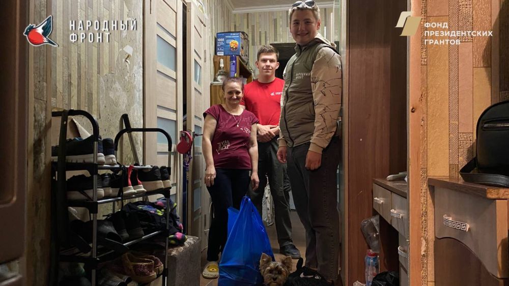 Молодёжка Народного фронта доставили гуманитарную помощь нуждающимся людям Молодёжка Народного фронта доставили гуманитарную помощь нуждающимся людям