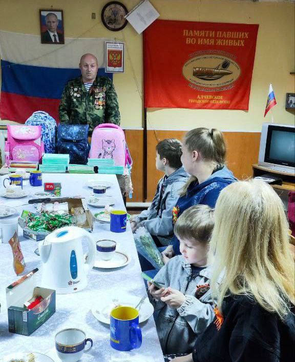 Подарки от ветеранов Афганистана вручены детям погибших военнослужащих - участников специальной военной операции Подарки от ветеранов Афганистана вручены детям погибших военнослужащих - участников специальной военной операции