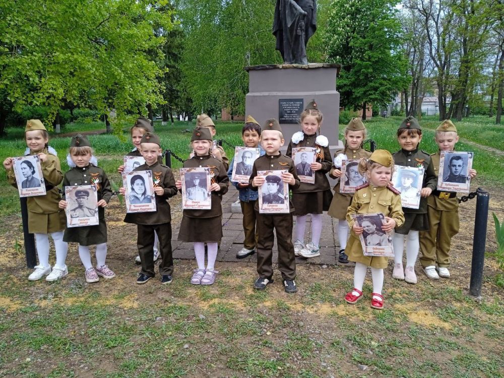 ГБУДО ЛНР ЯСЛИ-САД "ЛУЧИК" п Широкий воспитанники старшей группы "Теремок "приняли участие в акции "Бессмертный полк:Герои среди нас" ГБУДО ЛНР ЯСЛИ-САД "ЛУЧИК" п Широкий воспитанники старшей группы "Теремок "приняли участие в акции "Бессмертный полк:Герои среди нас"