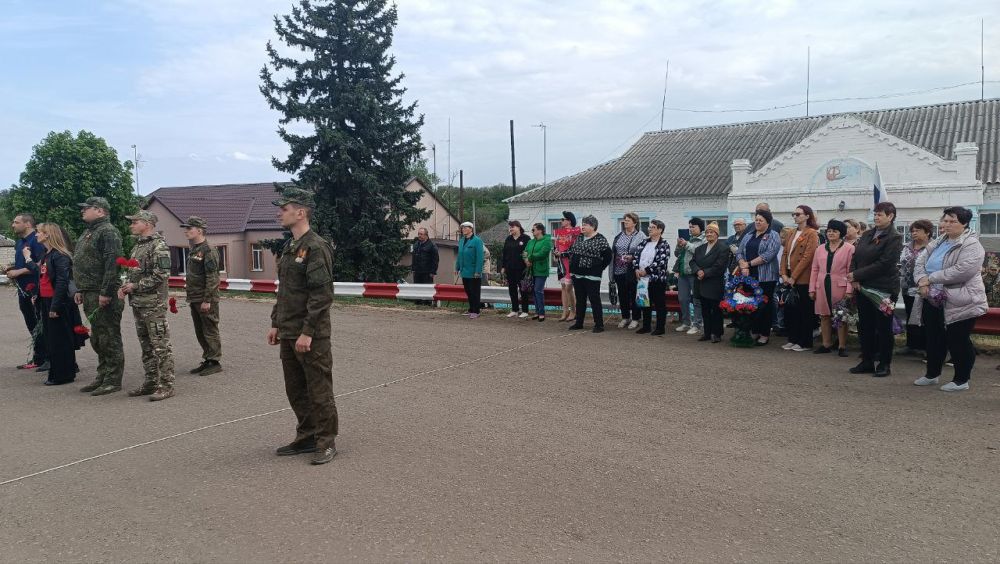 В рамках празднования Года защитника Отечества и в преддверии 80-летия Победы в Великой Отечественной войне в селе Ямы Троицкого муниципального округа состоялся торжественный митинг "Глазами тех, кто был в бою" В рамках празднования Года защитника Отечества и в преддверии 80-летия Победы в Великой Отечественной войне в селе Ямы Троицкого муниципального округа состоялся торжественный митинг "Глазами тех, кто был в бою"
