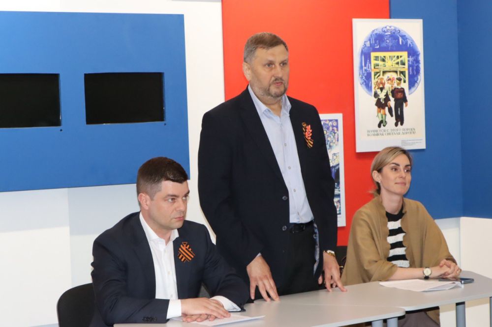 Евгений Бондарь: На этой неделе в нашем округе работает руководитель Администрации Главы и Правительства Удмуртской Республики Александр Журавлев Евгений Бондарь: На этой неделе в нашем округе работает руководитель Администрации Главы и Правительства Удмуртской Республики Александр Журавлев
