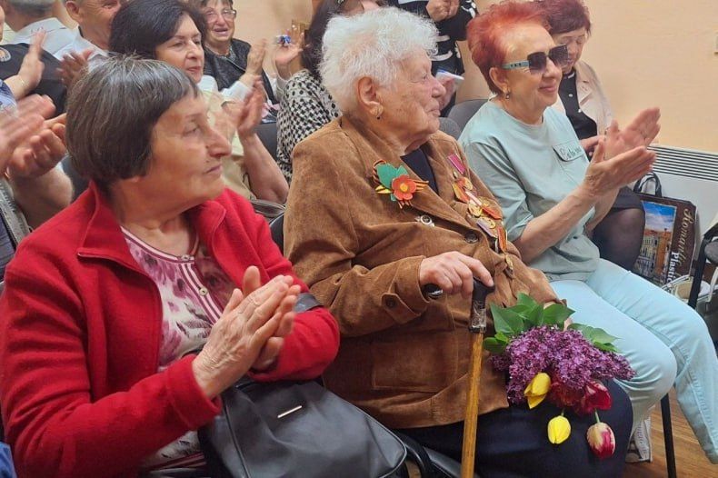 Праздничный концерт «Я помню! Я горжусь!» состоялся в Свердловском комплексном центре Праздничный концерт «Я помню! Я горжусь!» состоялся в Свердловском комплексном центре