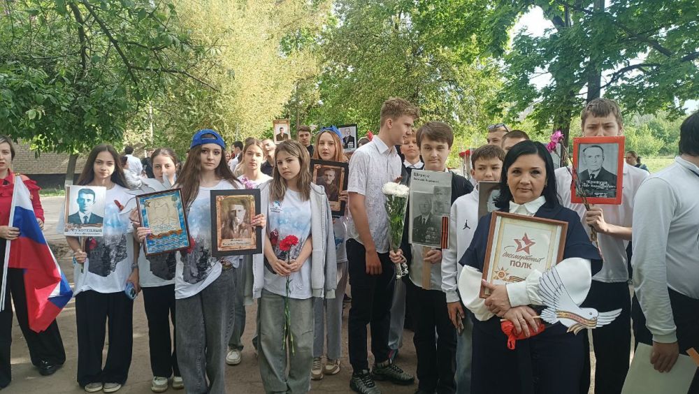 ЛИНЕЙКА- МИТИНГ. Сегодня в ГБОУ ЛНР "Краснолучская школа №4"прошла Торжественная Линейка Памяти, посвященная 80-летию со Дня Победы в Великой Отечественной войне ЛИНЕЙКА- МИТИНГ. Сегодня в ГБОУ ЛНР "Краснолучская школа №4"прошла Торжественная Линейка Памяти, посвященная 80-летию со Дня Победы в Великой Отечественной войне
