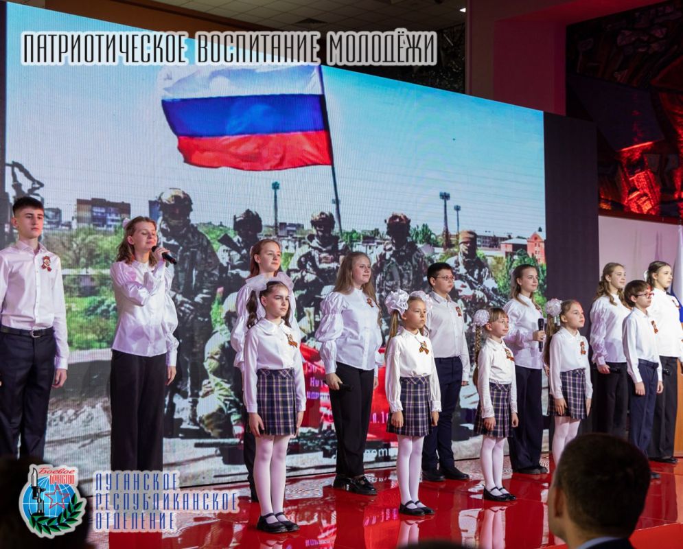 5 мая Денис Николаевич Мирошниченко Председатель Народного Совета Луганской Народной Республики, секретарь Луганского регионального отделения партии «Единая Россия», член Совета Луганского республиканского отделения... 5 мая Денис Николаевич Мирошниченко Председатель Народного Совета Луганской Народной Республики, секретарь Луганского регионального отделения партии «Единая Россия», член Совета Луганского республиканского отделения...
