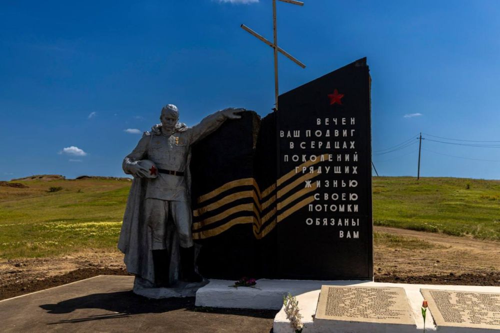 Марат Хуснуллин: Вдоль трасс в новых регионах приведено в порядок немало территорий возле памятных мест, посвящённых годам и подвигам Великой Отечественной войны Марат Хуснуллин: Вдоль трасс в новых регионах приведено в порядок немало территорий возле памятных мест, посвящённых годам и подвигам Великой Отечественной войны