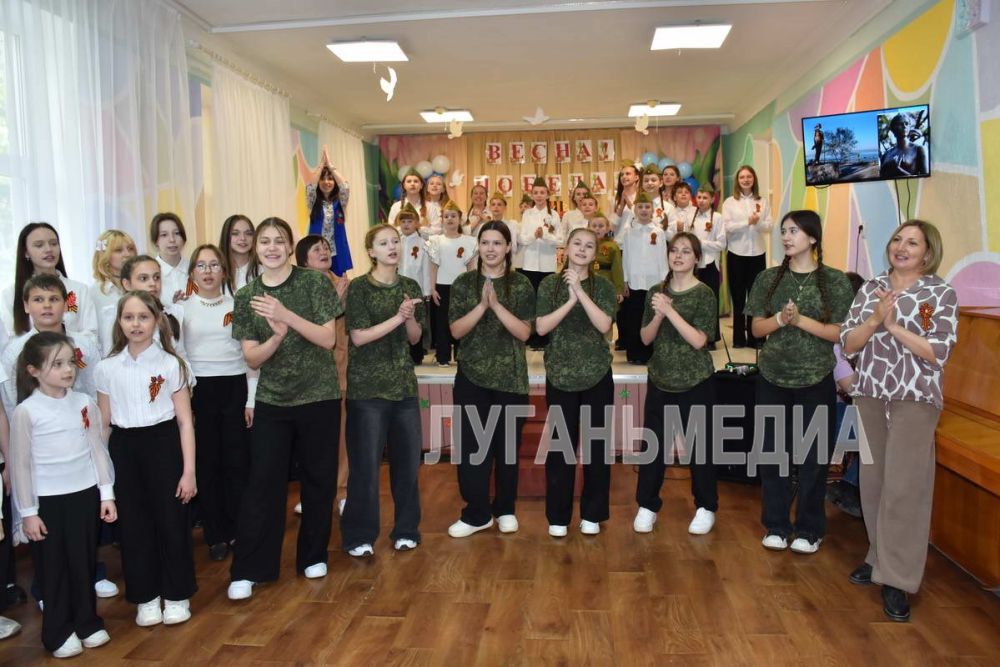 Праздничная программа ко Дню Победы прошла в Кировском центре внешкольной работы «Синяя птица» Праздничная программа ко Дню Победы прошла в Кировском центре внешкольной работы «Синяя птица»