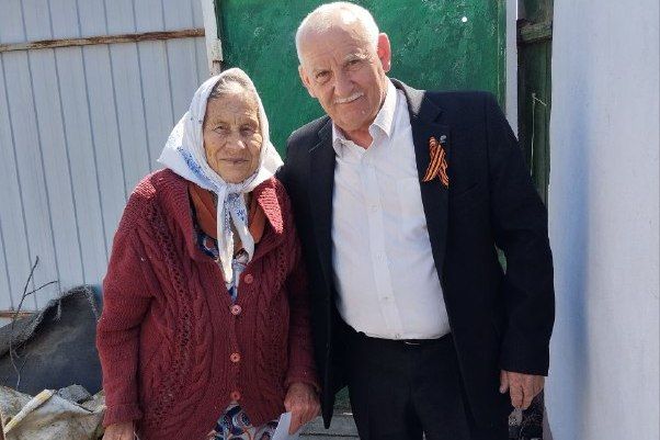 В селе Александровка в преддверии Дня Победы долгожителям вручили поздравительные письма от Президента РФ В селе Александровка в преддверии Дня Победы долгожителям вручили поздравительные письма от Президента РФ