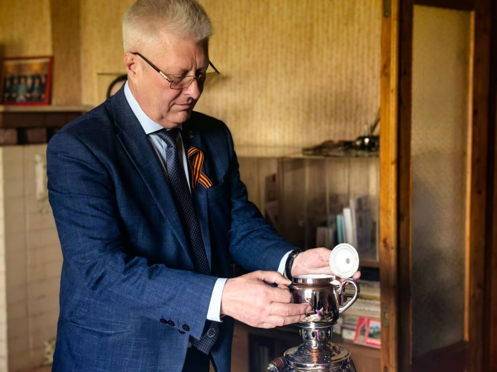 Сергей Козенко: В преддверии 80-летия Великой Победы поздравил уважаемого ветерана и почетного гражданина нашего города, Яночкина Максима Максимовича - человека, чей трудовой и жизненный путь заслуживает огромного уважения и... Сергей Козенко: В преддверии 80-летия Великой Победы поздравил уважаемого ветерана и почетного гражданина нашего города, Яночкина Максима Максимовича - человека, чей трудовой и жизненный путь заслуживает огромного уважения и...