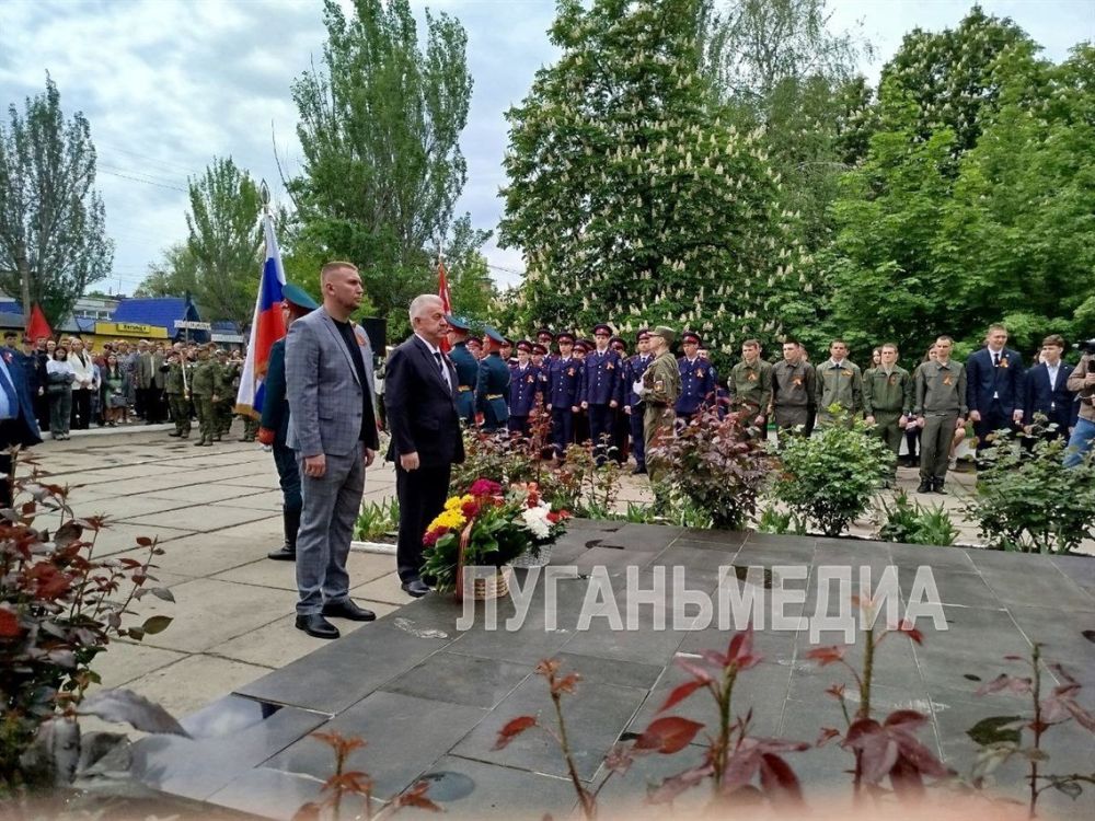 В Далевском университете прошёл митинг-реквием, посвященный 80-й годовщине Великой Победы В Далевском университете прошёл митинг-реквием, посвященный 80-й годовщине Великой Победы