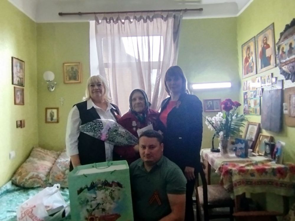 Сегодня первый заместитель Главы Администрации Краснодонского муниципального округа Анна Гончарова совместно с заместителем Главы Администрации Максимом Толкачевым и Председателем территориальной избирательной комиссии... Сегодня первый заместитель Главы Администрации Краснодонского муниципального округа Анна Гончарова совместно с заместителем Главы Администрации Максимом Толкачевым и Председателем территориальной избирательной комиссии...