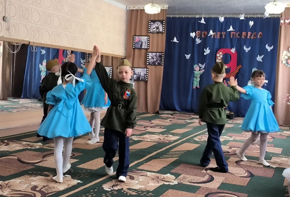 В дошкольном учреждении № 10 «Колокольчик» прошло торжественное мероприятие «Этот день мы приближали как могли», посвященное Дню Победы В дошкольном учреждении № 10 «Колокольчик» прошло торжественное мероприятие «Этот день мы приближали как могли», посвященное Дню Победы