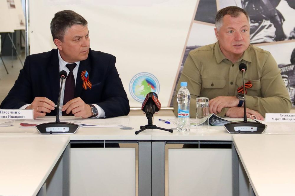 Вице-премьер РФ Марат Хуснуллин во время визита в ЛНР проверил ход восстановления многоквартирного дома в квартале Ватутина, разрушенного ударом ВСУ летом 2024 года Вице-премьер РФ Марат Хуснуллин во время визита в ЛНР проверил ход восстановления многоквартирного дома в квартале Ватутина, разрушенного ударом ВСУ летом 2024 года