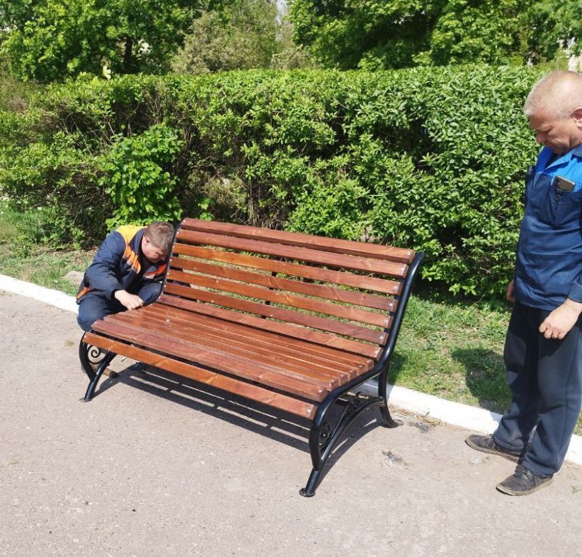 Комбинат – городу. В преддверии празднования 80-летия Победы украсить город и создать особое настроение алчевцам помогло градообразующее предприятие – АМК ООО «ЮГМК» Комбинат – городу. В преддверии празднования 80-летия Победы украсить город и создать особое настроение алчевцам помогло градообразующее предприятие – АМК ООО «ЮГМК»