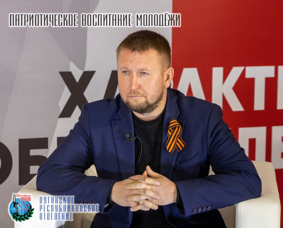 5 мая Денис Николаевич Мирошниченко Председатель Народного Совета Луганской Народной Республики, секретарь Луганского регионального отделения партии «Единая Россия», член Совета Луганского республиканского отделения... 5 мая Денис Николаевич Мирошниченко Председатель Народного Совета Луганской Народной Республики, секретарь Луганского регионального отделения партии «Единая Россия», член Совета Луганского республиканского отделения...