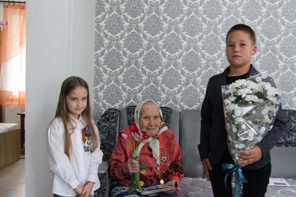 Олег Савченко: В преддверии 80-летия Великой Победы посетил нашего ветерана Великой Отечественной войны - Чеузову Анну Савельевну Олег Савченко: В преддверии 80-летия Великой Победы посетил нашего ветерана Великой Отечественной войны - Чеузову Анну Савельевну