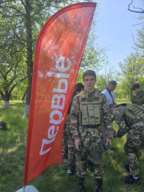 Андрей Рубанцов: Команда средней возрастной категории "Честь и Слава" Ясеновской гимназии им.Ю.В.Стеценко после победы на муниципальном этапе игры "Зарница 2.0" в Ровеньках стала участником Регионального этапа в Краснодоне Андрей Рубанцов: Команда средней возрастной категории "Честь и Слава" Ясеновской гимназии им.Ю.В.Стеценко после победы на муниципальном этапе игры "Зарница 2.0" в Ровеньках стала участником Регионального этапа в Краснодоне
