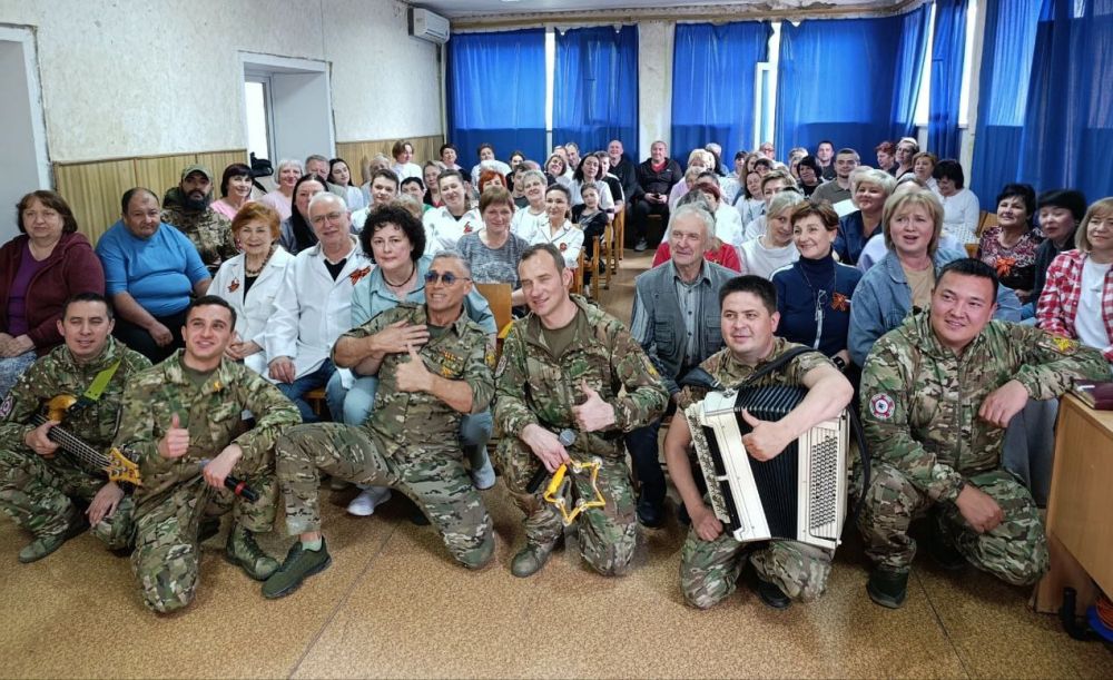 7 мая 2025 года для сотрудников и пациентов ГБУЗ "Луганский республиканский дерматовенерологический диспансер" ЛНР, состоялся концерт артистов фронтовой творческой бригады ансамбля песни и пляски ЮВО МО РФ «Рубиновая... 7 мая 2025 года для сотрудников и пациентов ГБУЗ "Луганский республиканский дерматовенерологический диспансер" ЛНР, состоялся концерт артистов фронтовой творческой бригады ансамбля песни и пляски ЮВО МО РФ «Рубиновая...