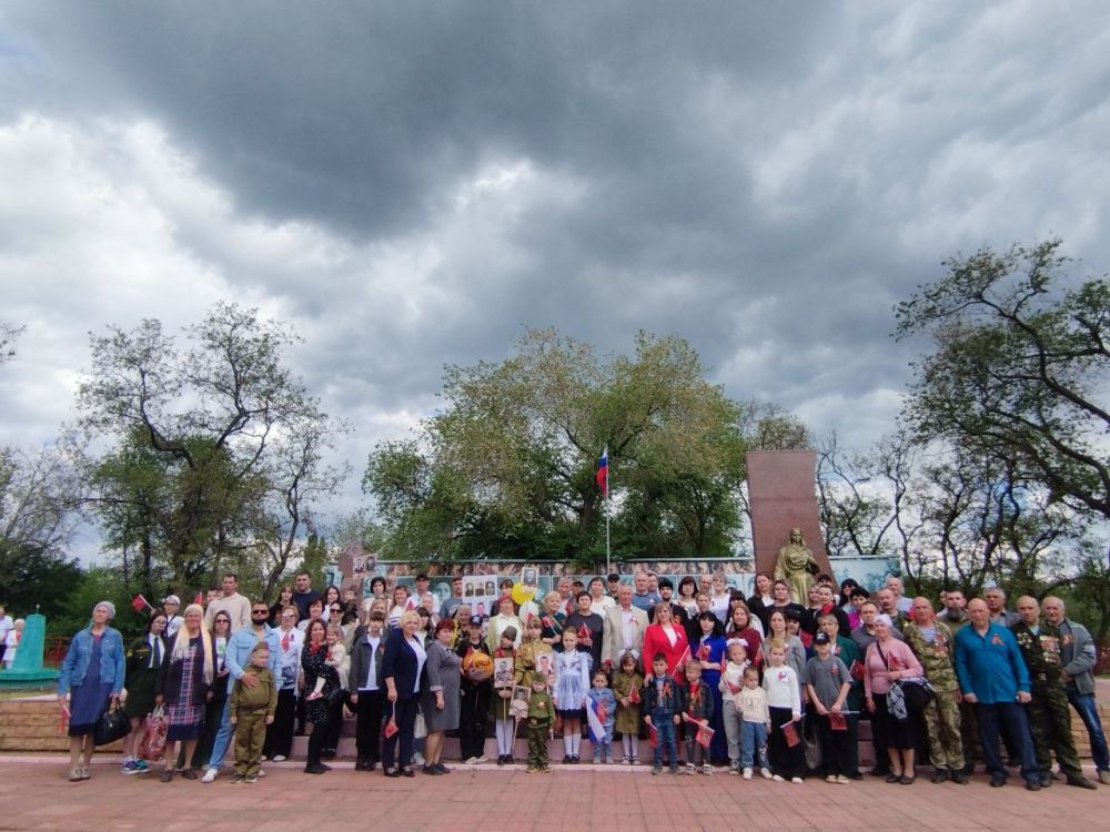 В поселке Краснодон активисты, сторонники и депутаты Партии «ЕДИНАЯ РОССИЯ» организовали пешую акцию «80 тысяч шагов к Великой Победе» В поселке Краснодон активисты, сторонники и депутаты Партии «ЕДИНАЯ РОССИЯ» организовали пешую акцию «80 тысяч шагов к Великой Победе»