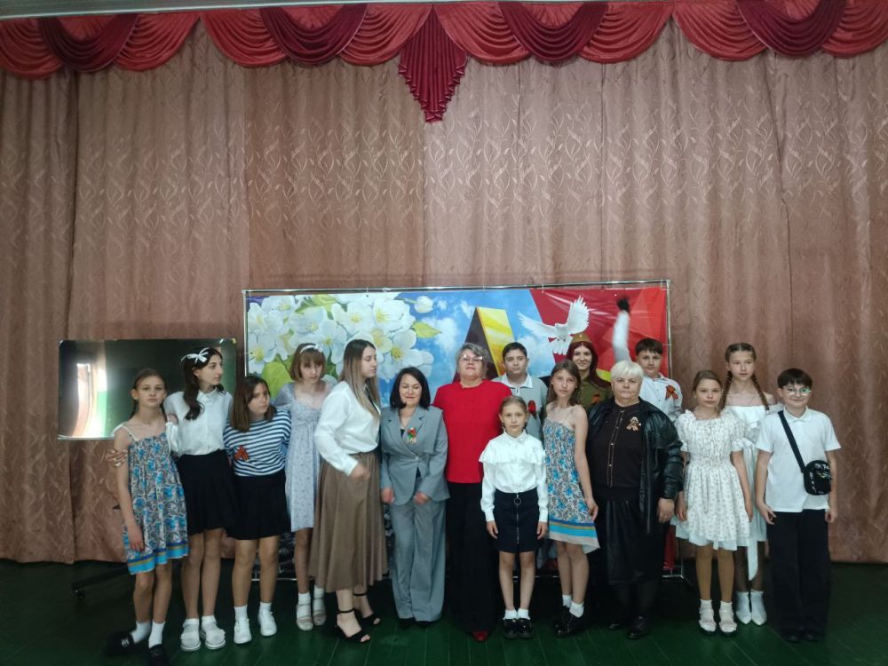 Праздничный концерт "Великая страна Великая Победа", подготовленный домом культуры пгт Праздничный концерт "Великая страна Великая Победа", подготовленный домом культуры пгт