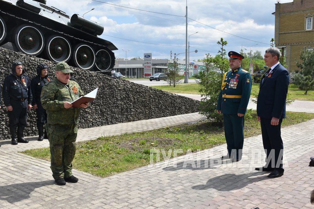 Глава ЛНР Леонид Пасечник посетил торжественный запуск двигателя танка Великой Победы Т-34 имени лейтенанта Ивана Кисенко, установленного на постаменте в районе Острой Могилы Глава ЛНР Леонид Пасечник посетил торжественный запуск двигателя танка Великой Победы Т-34 имени лейтенанта Ивана Кисенко, установленного на постаменте в районе Острой Могилы