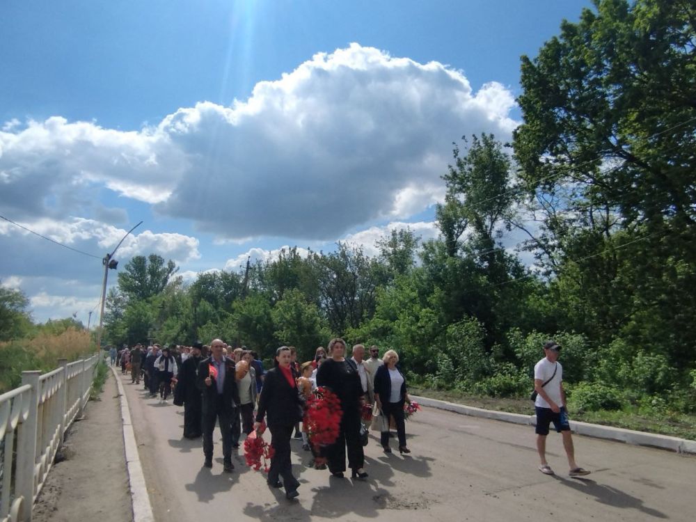 В поселке Краснодон активисты, сторонники и депутаты Партии «ЕДИНАЯ РОССИЯ» организовали пешую акцию «80 тысяч шагов к Великой Победе» В поселке Краснодон активисты, сторонники и депутаты Партии «ЕДИНАЯ РОССИЯ» организовали пешую акцию «80 тысяч шагов к Великой Победе»