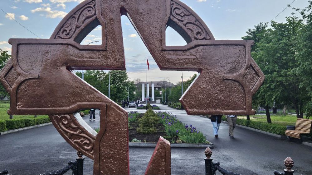 Обновлённый сквер. Сквер Доблести и Славы встретил главный праздник этой весны - 80-летие Великой Победы - обновлённым Обновлённый сквер. Сквер Доблести и Славы встретил главный праздник этой весны - 80-летие Великой Победы - обновлённым