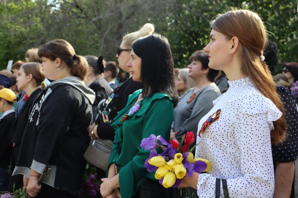Городской округ Стаханов начал День Победы с митинга-реквиема «Пусть память говорит» в Алмазной Городской округ Стаханов начал День Победы с митинга-реквиема «Пусть память говорит» в Алмазной