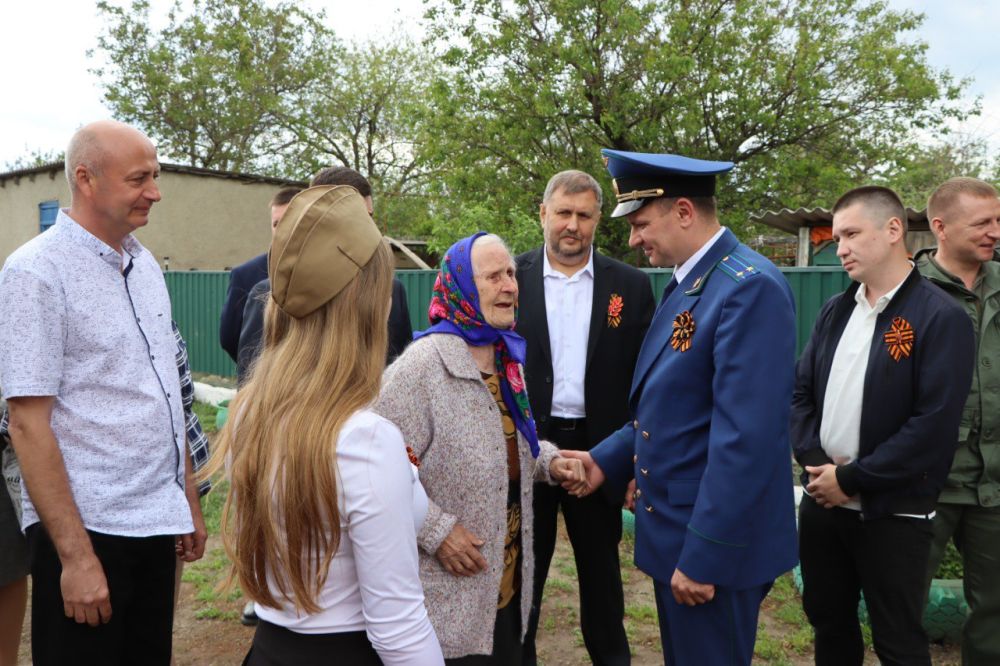 Евгений Бондарь: Стало уже доброй традицией в День Победы поздравлять тех, чья судьба неразрывно связана с героическим прошлым нашей Родины Евгений Бондарь: Стало уже доброй традицией в День Победы поздравлять тех, чья судьба неразрывно связана с героическим прошлым нашей Родины