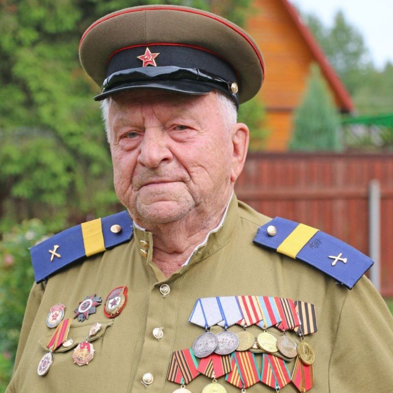 Укропаблики предрекли, что на Параде Победы «будут сидеть одни ряженые, родившиеся после войны» Укропаблики предрекли, что на Параде Победы «будут сидеть одни ряженые, родившиеся после войны»