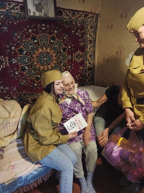 В сёлах Епифановка и Боровеньки была проведена всероссийская акция "Георгиевская ленточка" В сёлах Епифановка и Боровеньки была проведена всероссийская акция "Георгиевская ленточка"