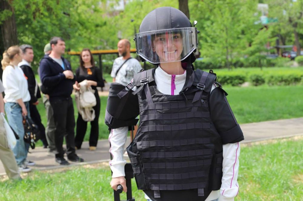 В сквере имени Героев «Молодой гвардии» в День Победы прошла выставка подразделений регионального МВД В сквере имени Героев «Молодой гвардии» в День Победы прошла выставка подразделений регионального МВД