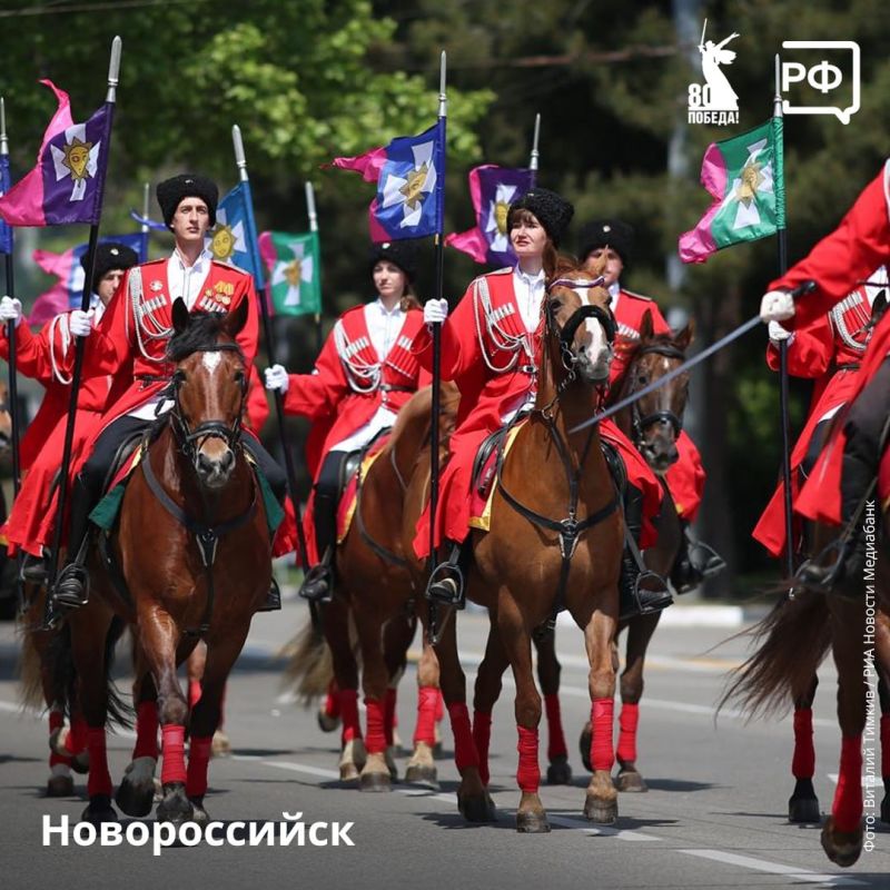 Парады, «Бессмертный полк», возложение цветов к Вечному огню — по всей стране празднуют День Победы Парады, «Бессмертный полк», возложение цветов к Вечному огню — по всей стране празднуют День Победы